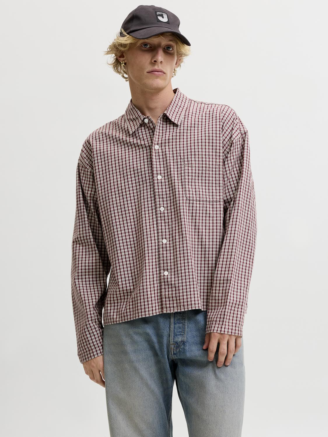 model_shot-front